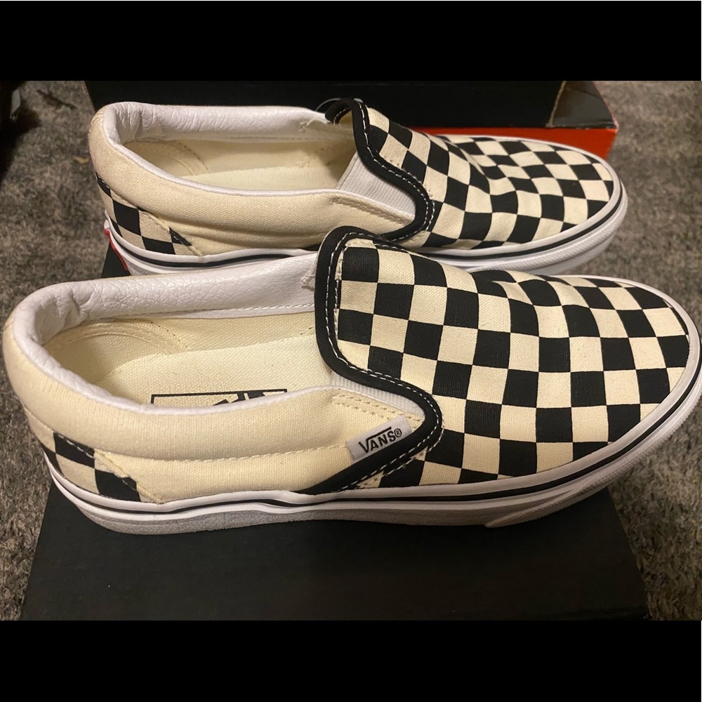 Checkered black and white vans size 4